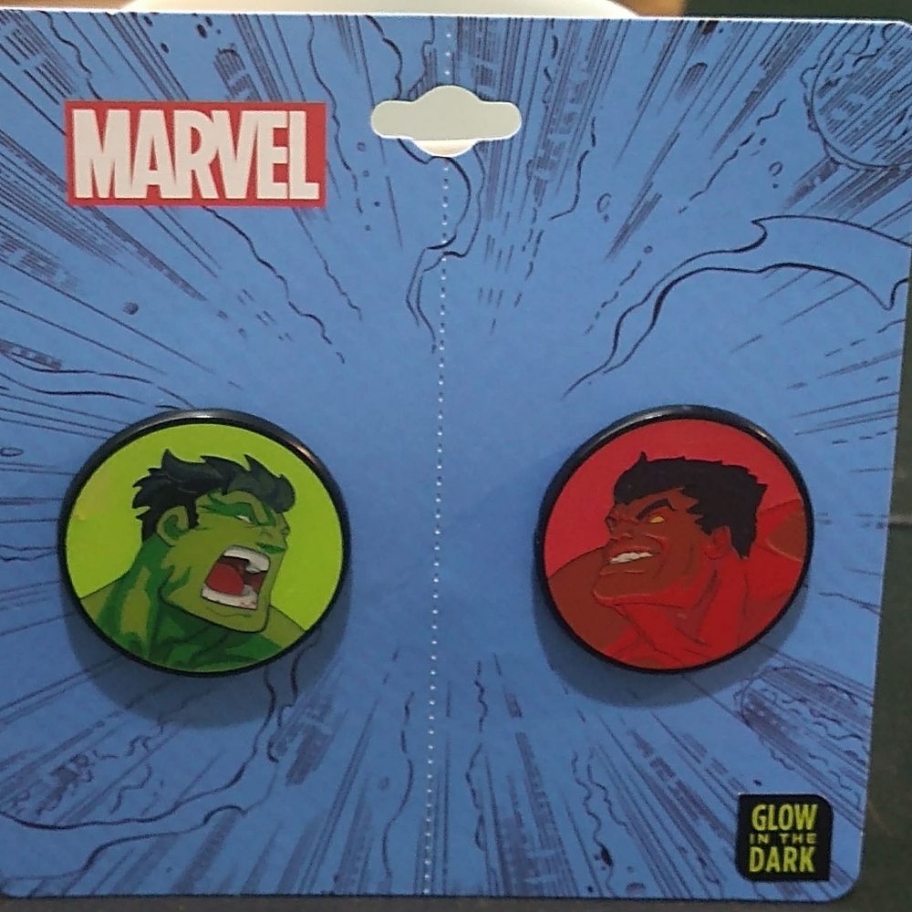 Marvel Glow in the Dark Green Hulk/Red Hulk collector pins Both mint on card